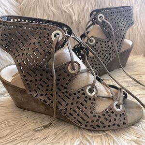 Tie up nude wedge sandal